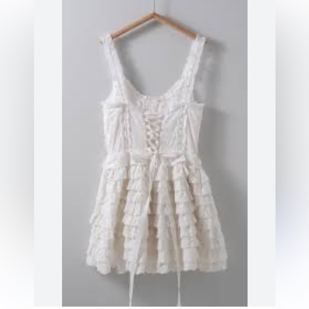 Amy Jane London White Tiered Ruffled Mini Dress Crochet Lace Up Back Large - Picture 13 of 15